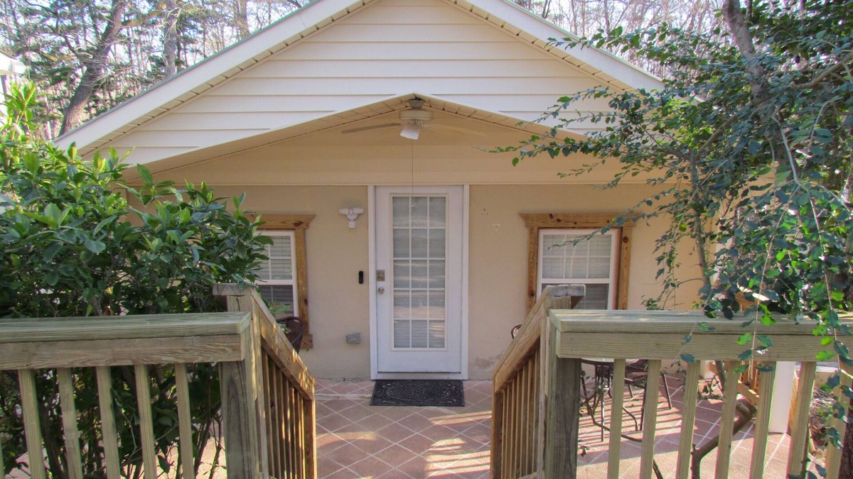New London Cottage | The Peaceful Cove Cottage - Badin Lake Home, Cottage and boat for rent!