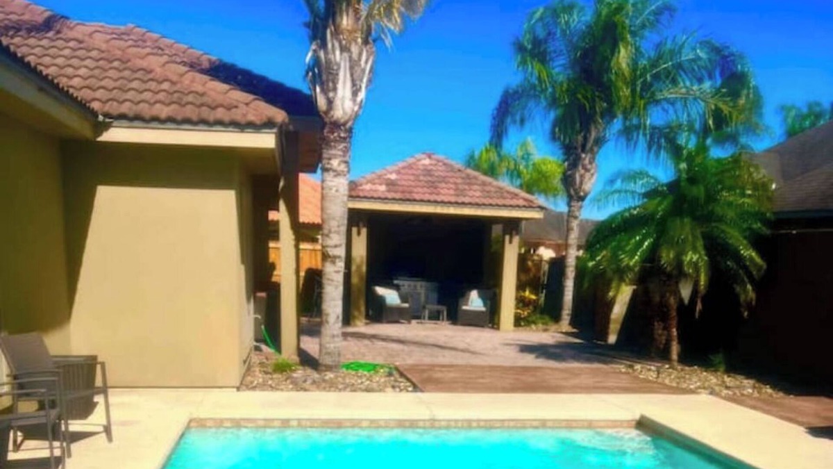 Brownsville House | The Peaceful Woods-Entire House w/Poolnn