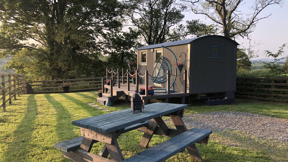 Corwen Cabin | The Peacock Shepherds Hut at Hafoty Boeth