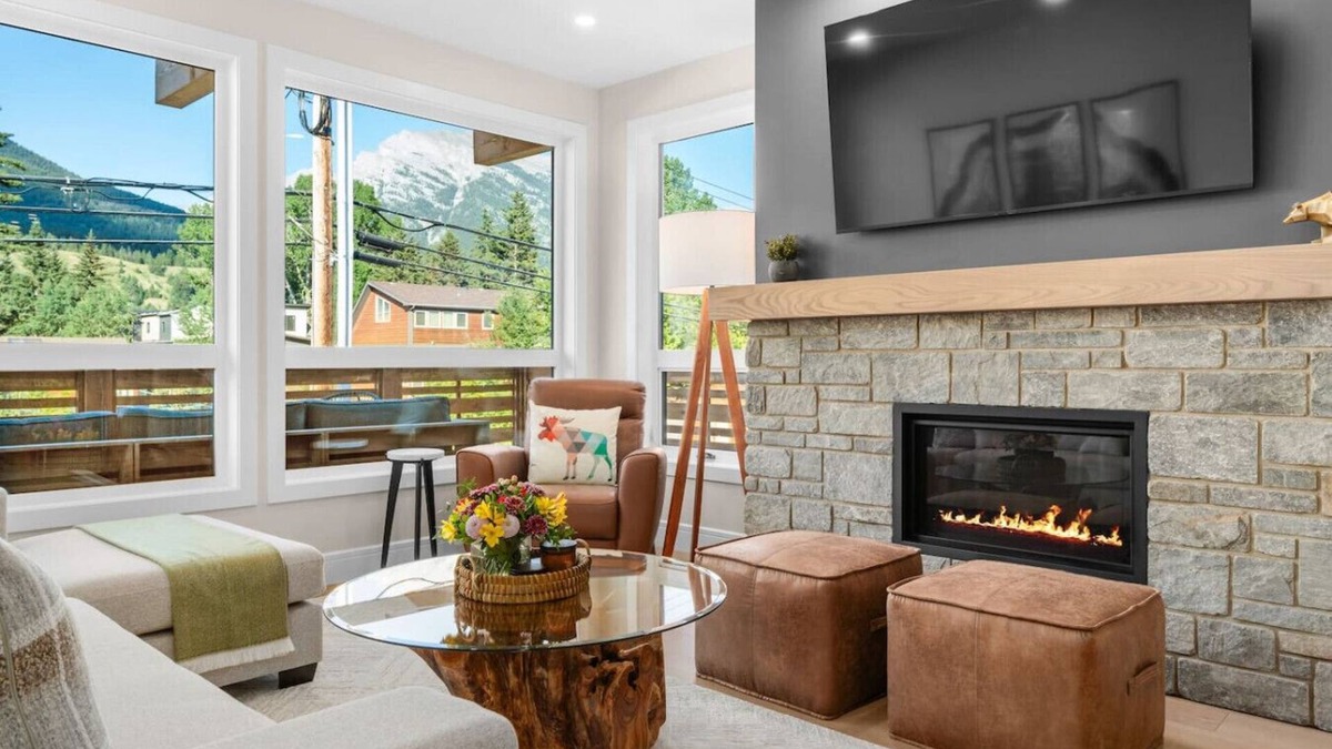 Canmore Villa | The Peak Retreat: NEW Luxe 5BR Mtn Views + Hot Tub