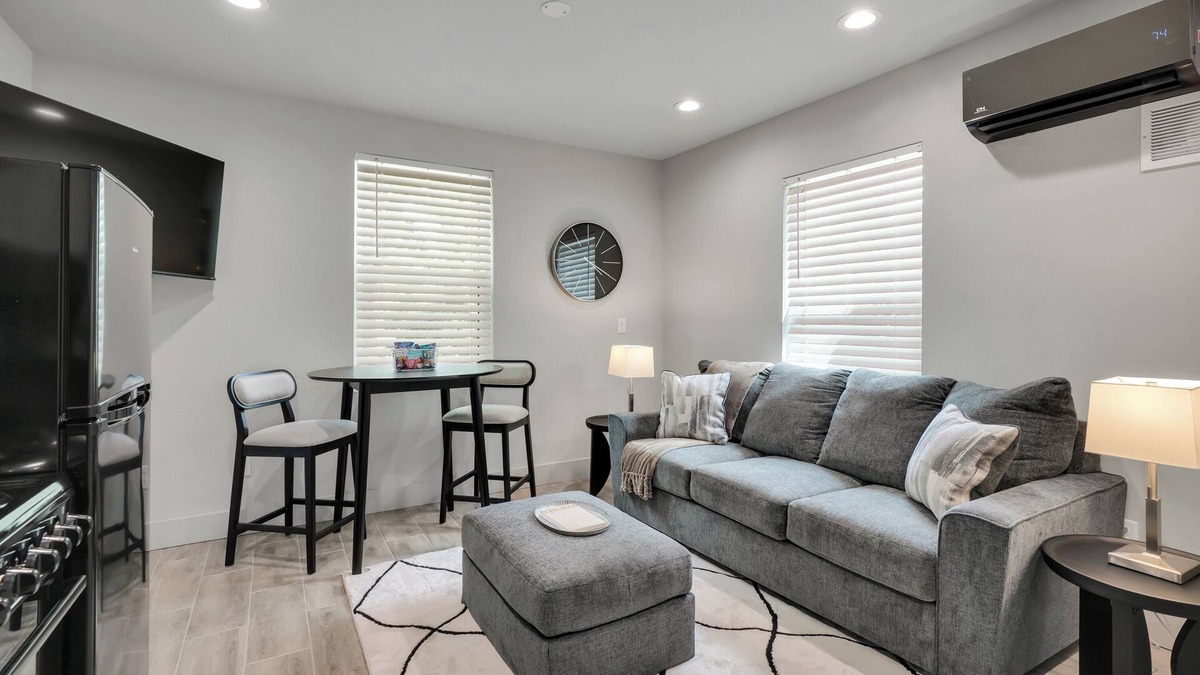 Wilmington Apartment | The Pearl – Stylish Couples Getaway