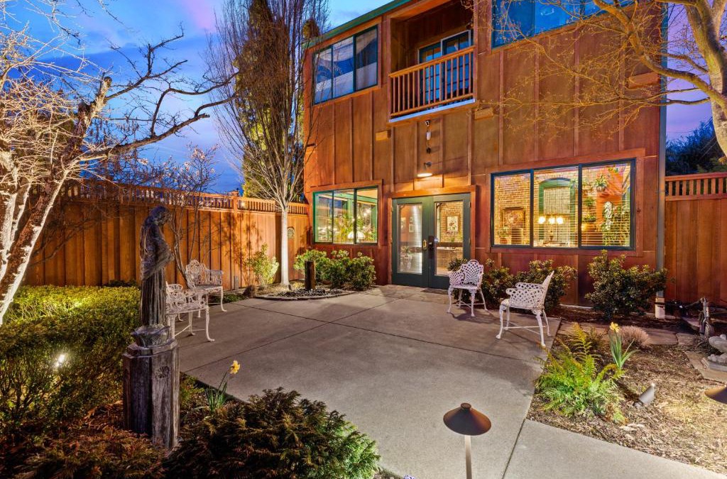 Historic Railroad District Hotel | The Peerless Hotel