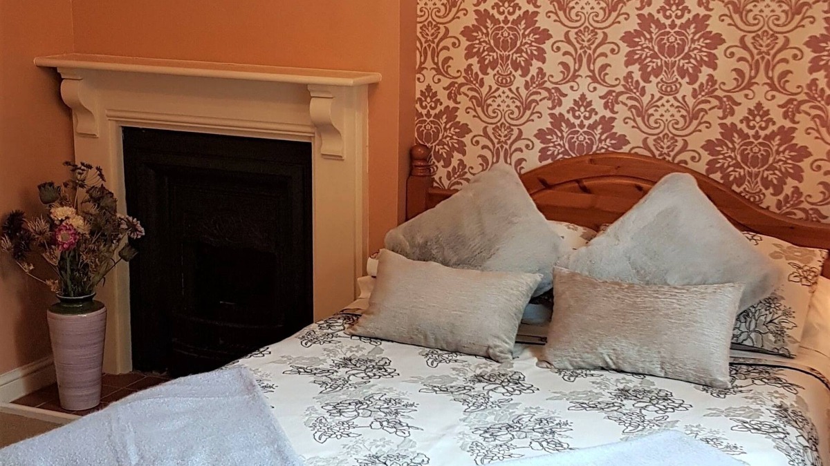 Tacolneston Bed & Breakfast | The Pelican Guesthouse