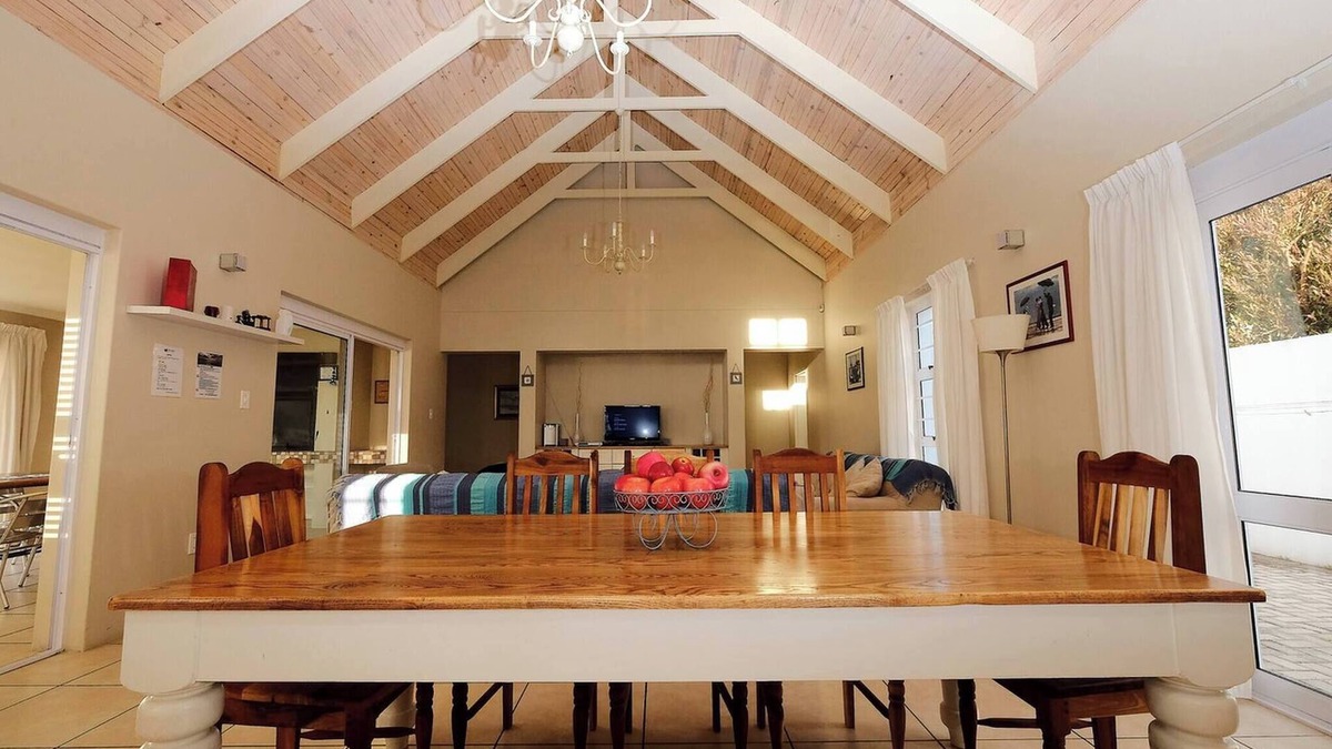 Langebaan House | The Pelican - Stunning 3-Bedroom Holiday Home in Langebaan