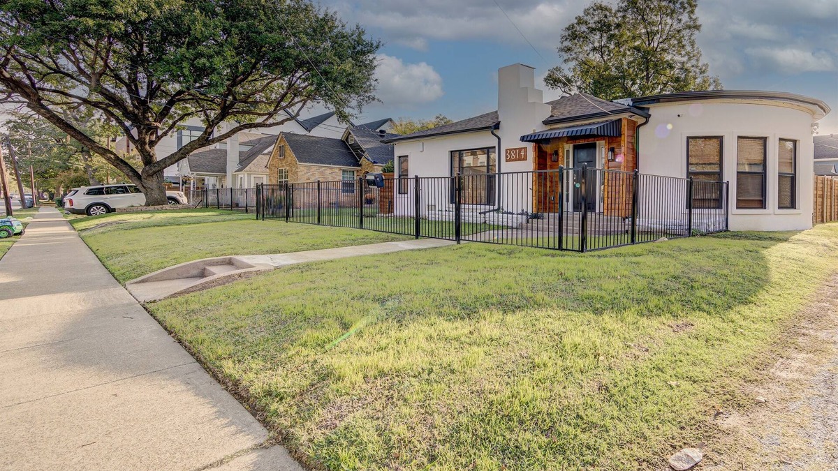 Old East Dallas House | The Peninsula - 1 Mile from Downtown Dallas, Texas