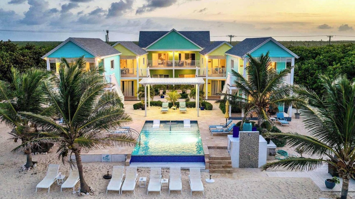 Colliers Bay Condo | The Penthouse at The Cottages 2BR Oceanfront LUXE Condo