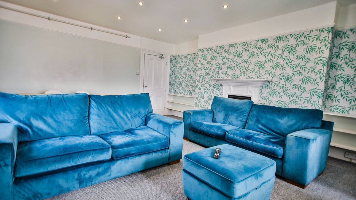 Hastings Apartment | The Penthouse of Palace Court