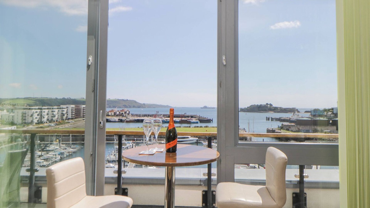 Plymouth Cottage | THE PENTHOUSE, PHOENIX QUAY, family friendly in Plymouth
