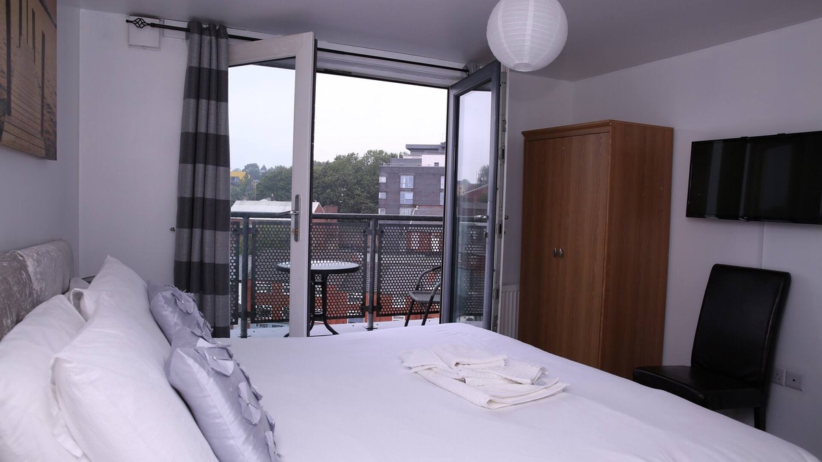 Oldham Apartment | The Penthouse With Balcony (29)