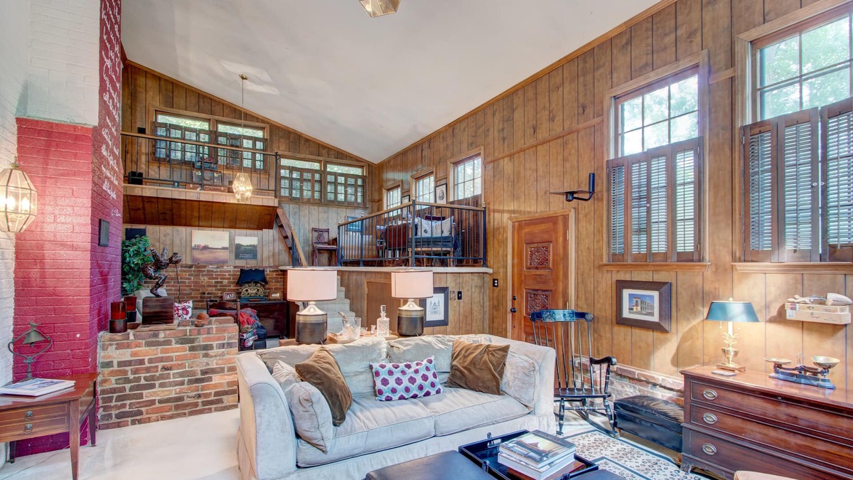 Athens House | The perfect Athens Five Points Home for a weekend in the Classic City!