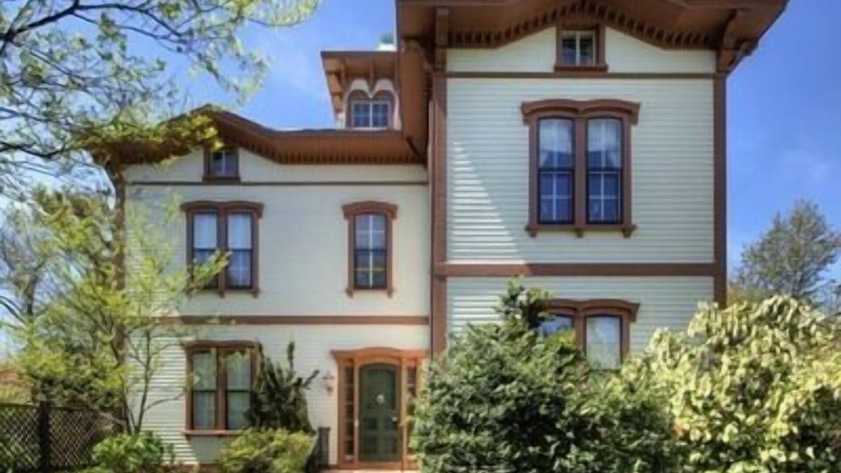 Top of the Hill House | The Perfect Family Vacation House - walk everywhere