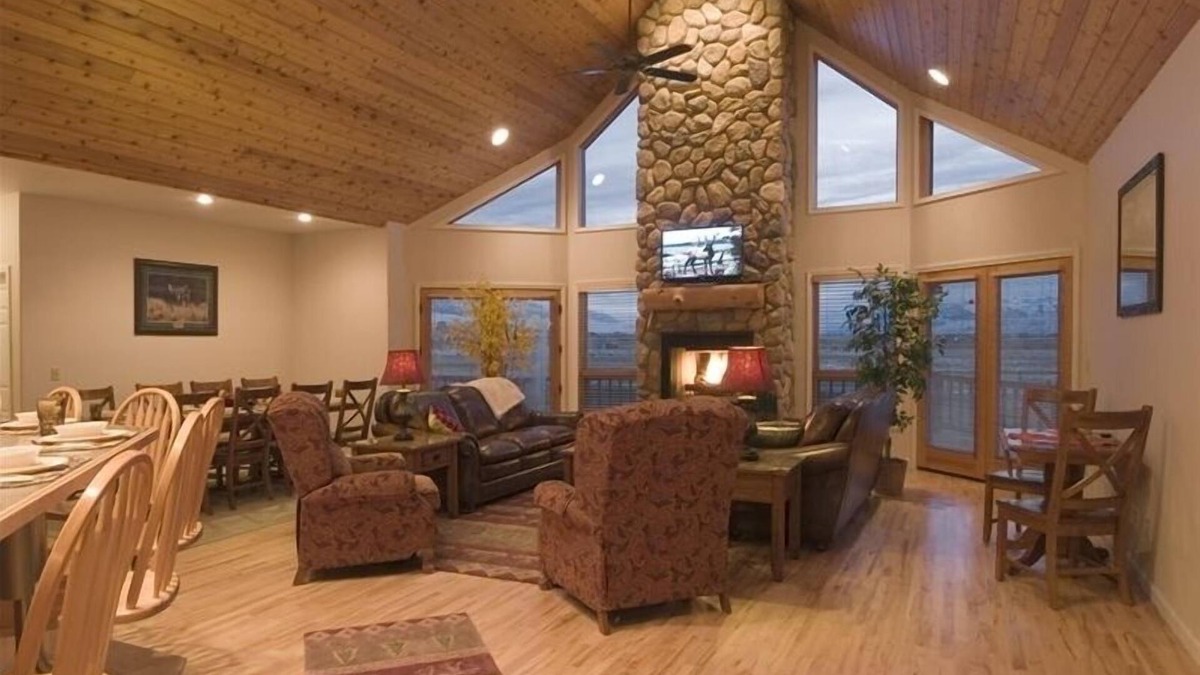 Cody Cabin | The Perfect Get Away - Bull Moose Retreat