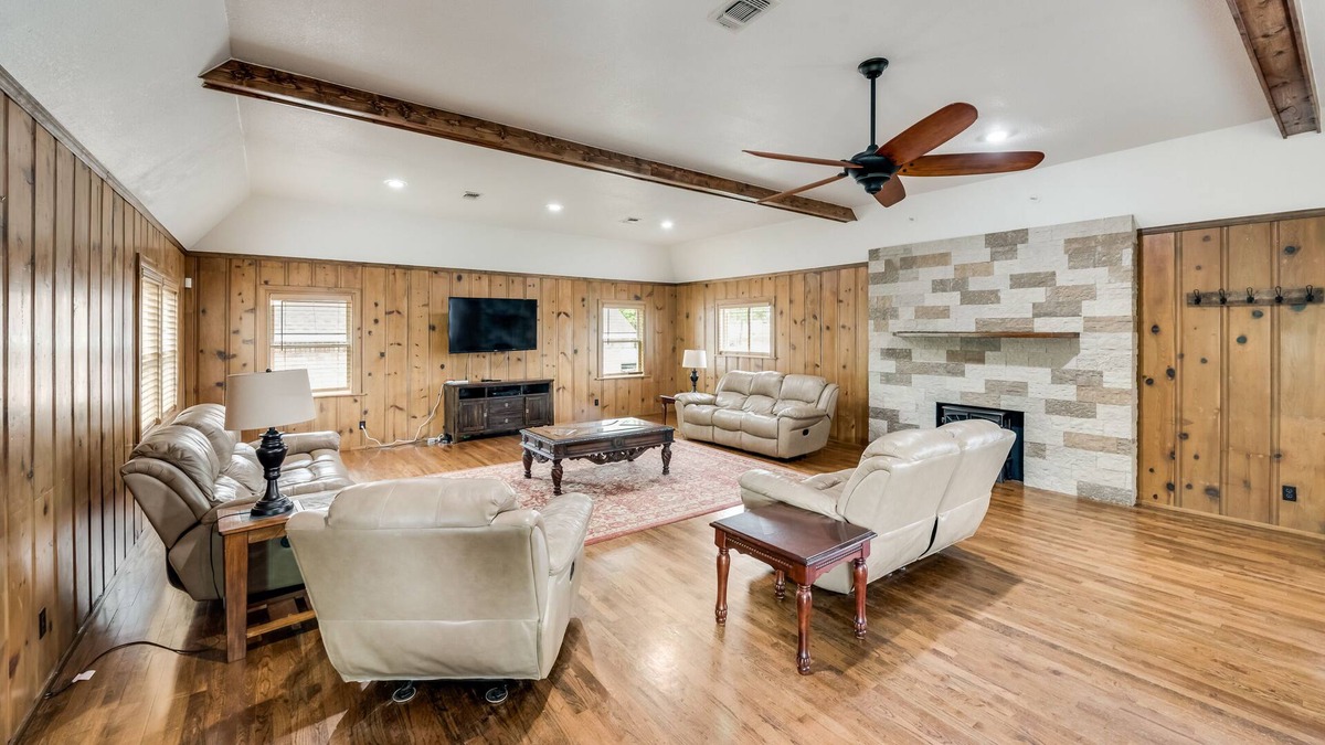 Azle House | The Perfect Getaway/Boat Dock/Eagle Mountain!