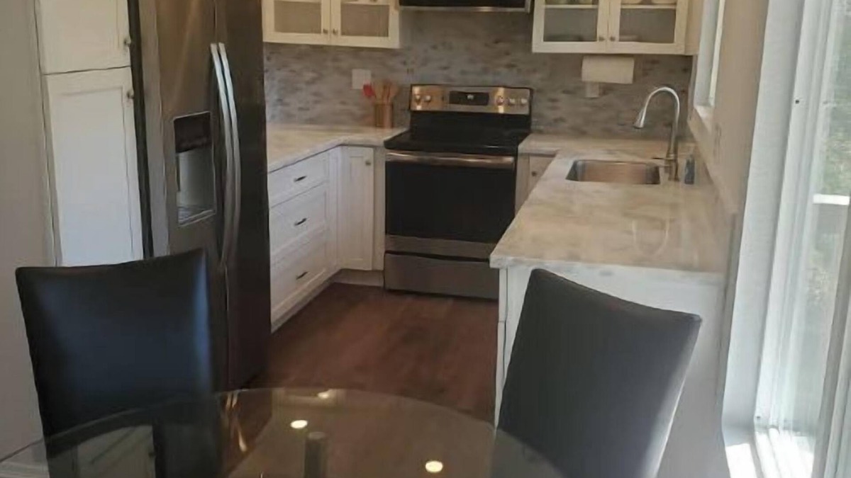Deer Park Cottage | The Perfect Little House. nFurnished 1BR cottage.