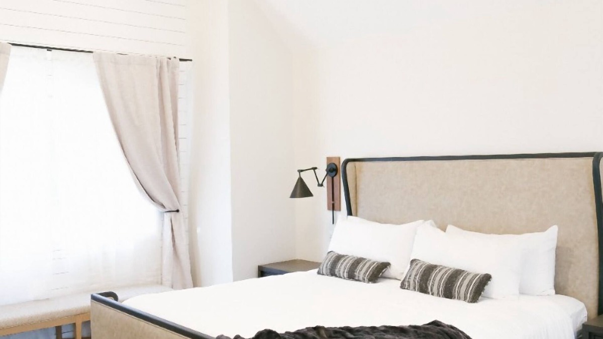 Midway Hotel | The Perfect Outdoor Getaway! Modern Retreat w/Scenic Adventures, Resort Access