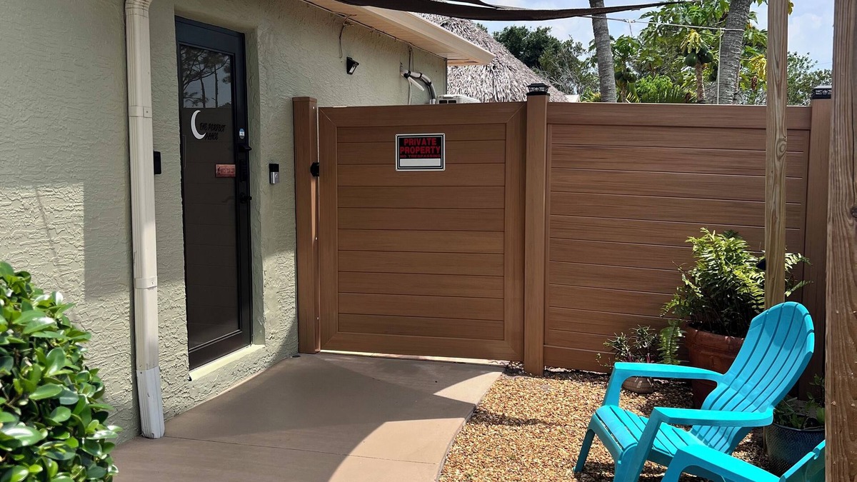 Port Saint Lucie Apartment | The Perfect Place now with a king size bed