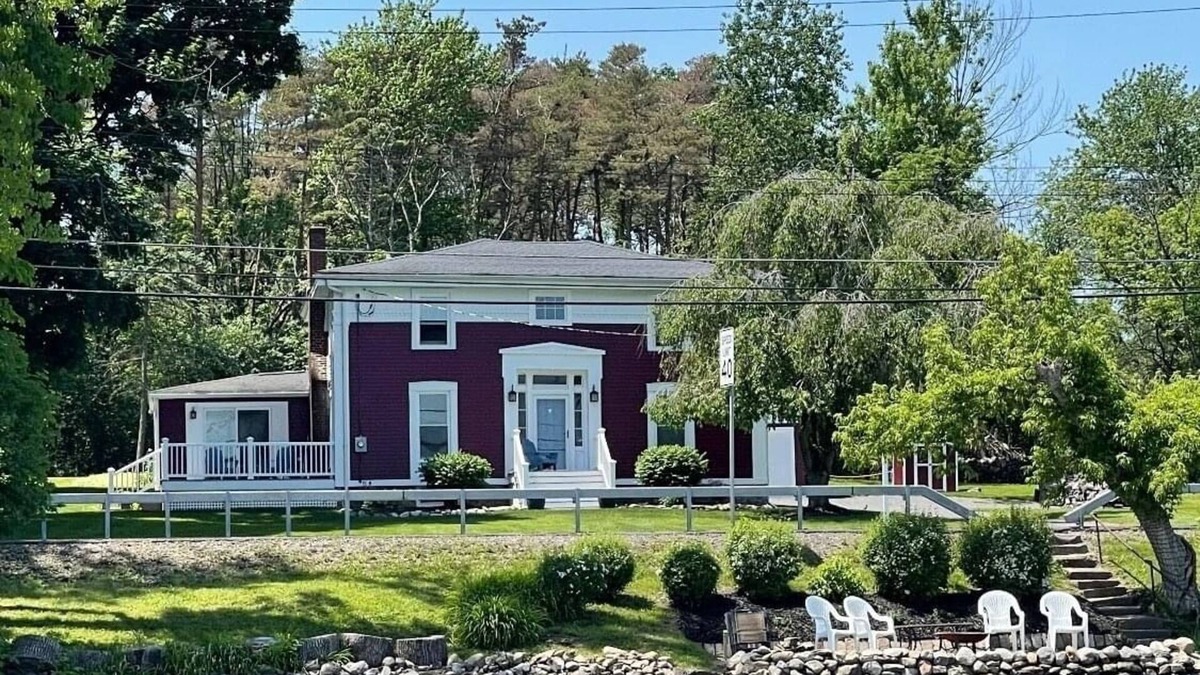 Auburn House | The Perfect Rental, Simply Phenomenal and Relaxing