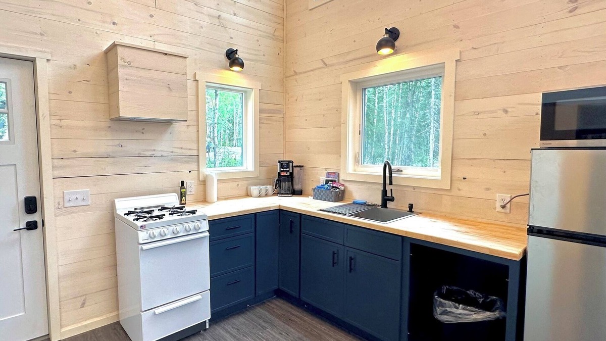 Chugiak Cabin | The perfect solution for families or groups, offering ample space and comfort for six in the serene Eklutna Valley.