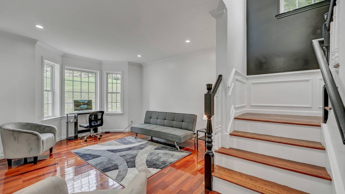 Bloomingburg House | The Perfect up to date Private Getaway to call home for a while