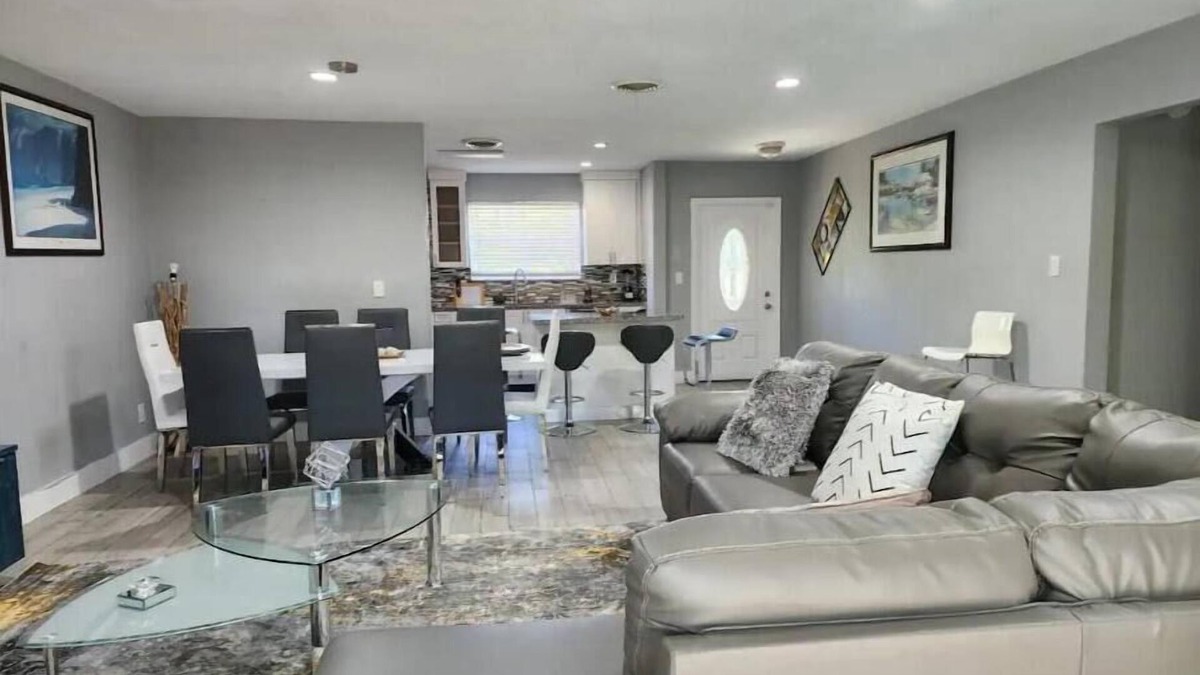 Ives Estates House | The Perfect Vacation Getaway !