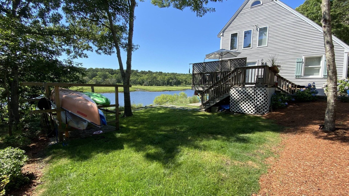 East Falmouth House | The Perfect Waterfront Home, mins from downtown and beaches! Getaway this summer