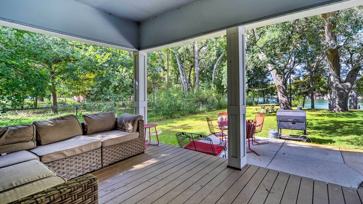 Seguin House | 'The Petite Lake House' in Seguin w/Patio!