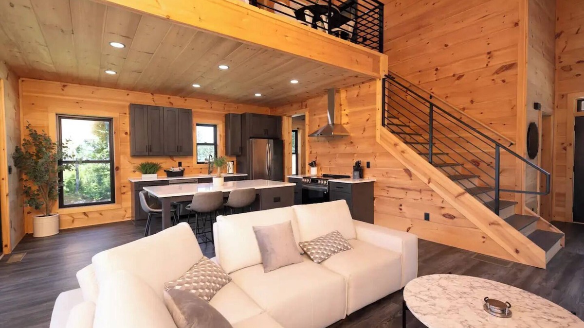 Talking Rock Cabin | The Pickleball Lodge on beautiful North Georgia Mountains. 5 minutes from Winery