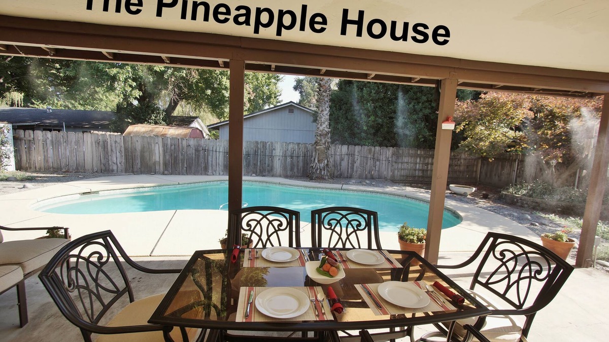 Redding House | The Pineapple House -Best Reviews- Cozy Firepit!