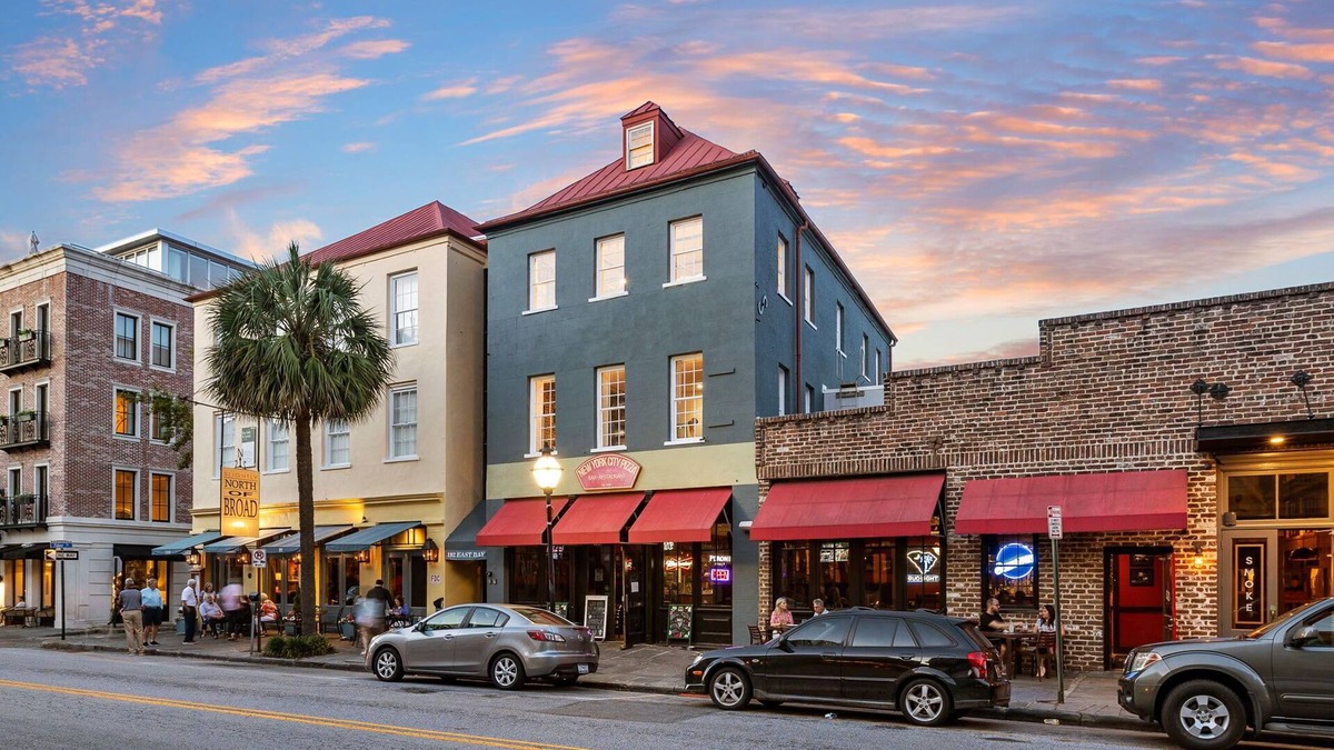 French Quarter House | The Pineapple Pad | EastBay Historic District Home