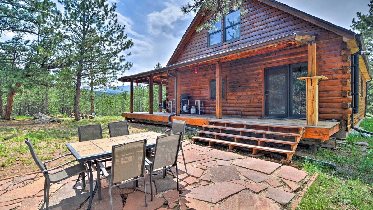 Lyons Cabin | The ‘Pinecone Palace’ w/Hiking Trail Access!