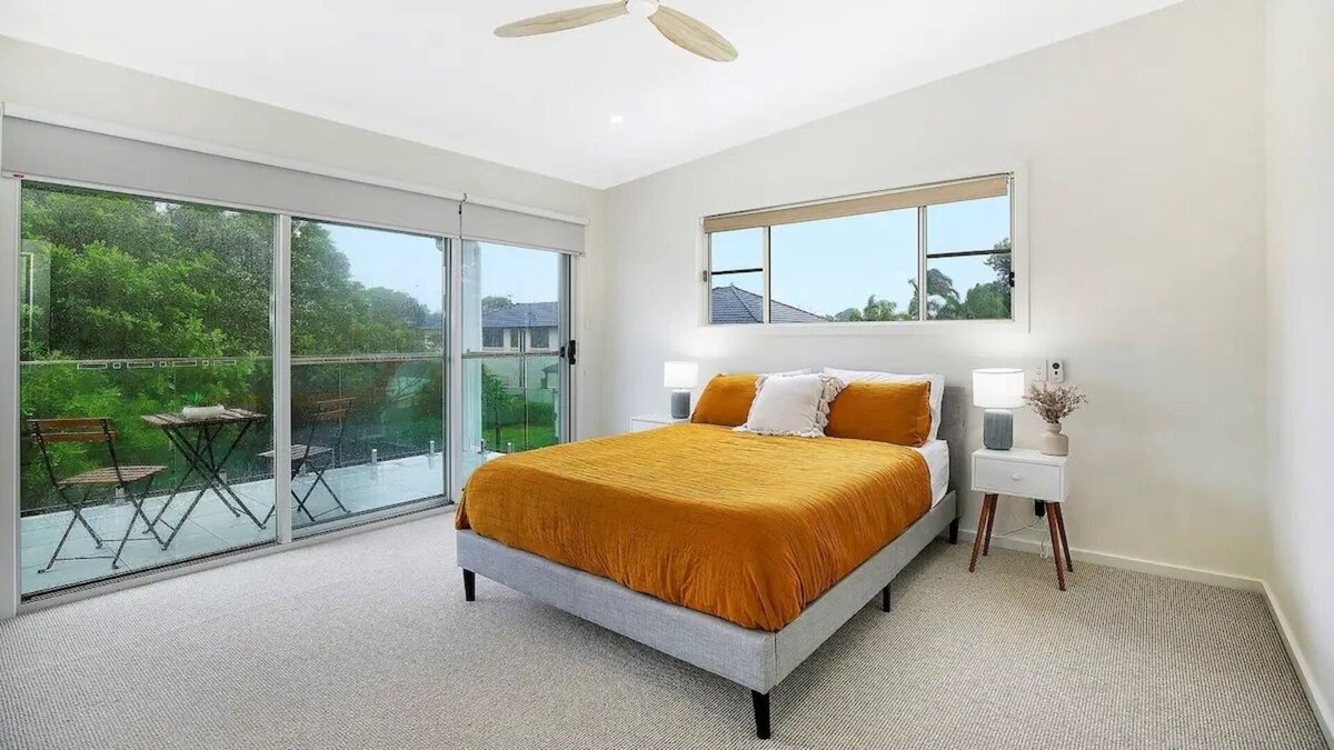 Ettalong Beach House | The Pines. Beachside townhouse