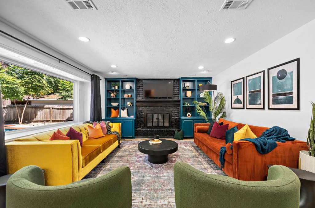 Oak Ridge North House | The Pines I Sleeps 12 I Private Pool I Patio & BBQ