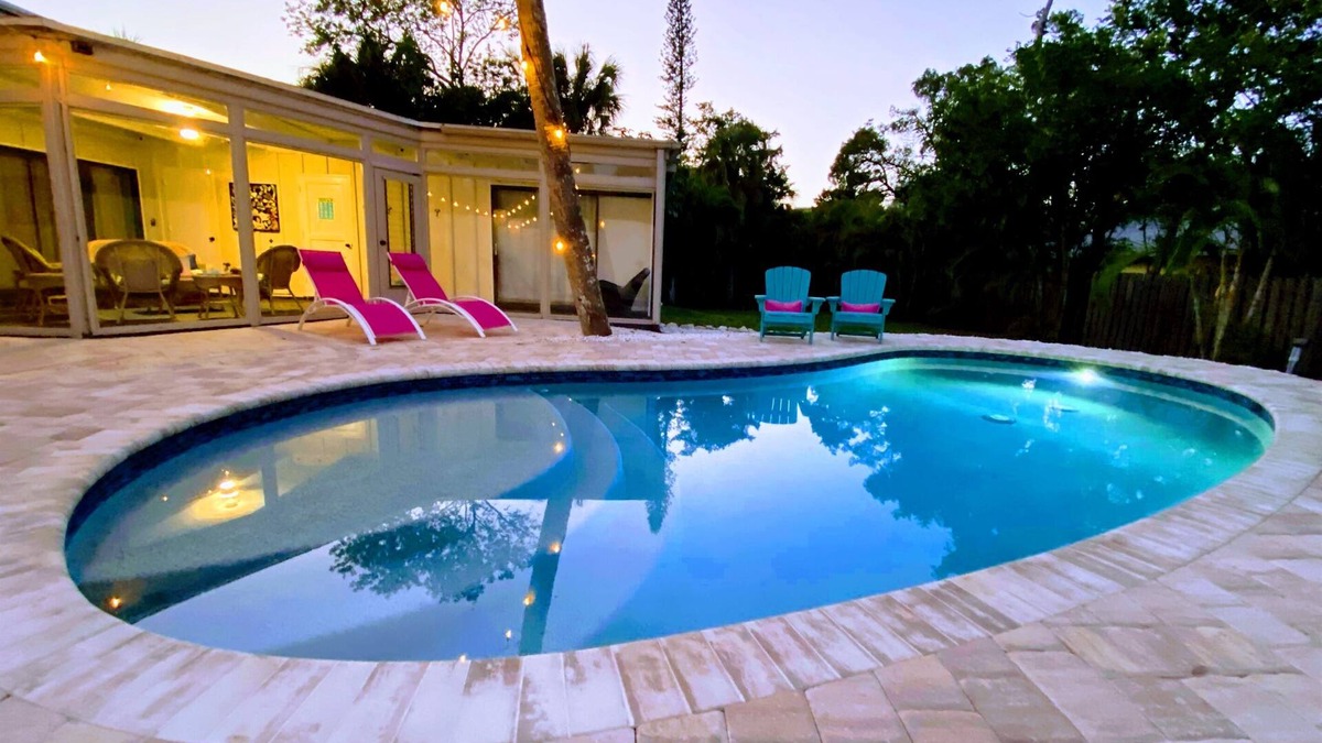 Bay Isle House | The Pink Palm on Siesta Key