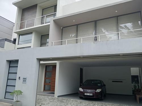 Malabe House | The Pinnawala Nest
