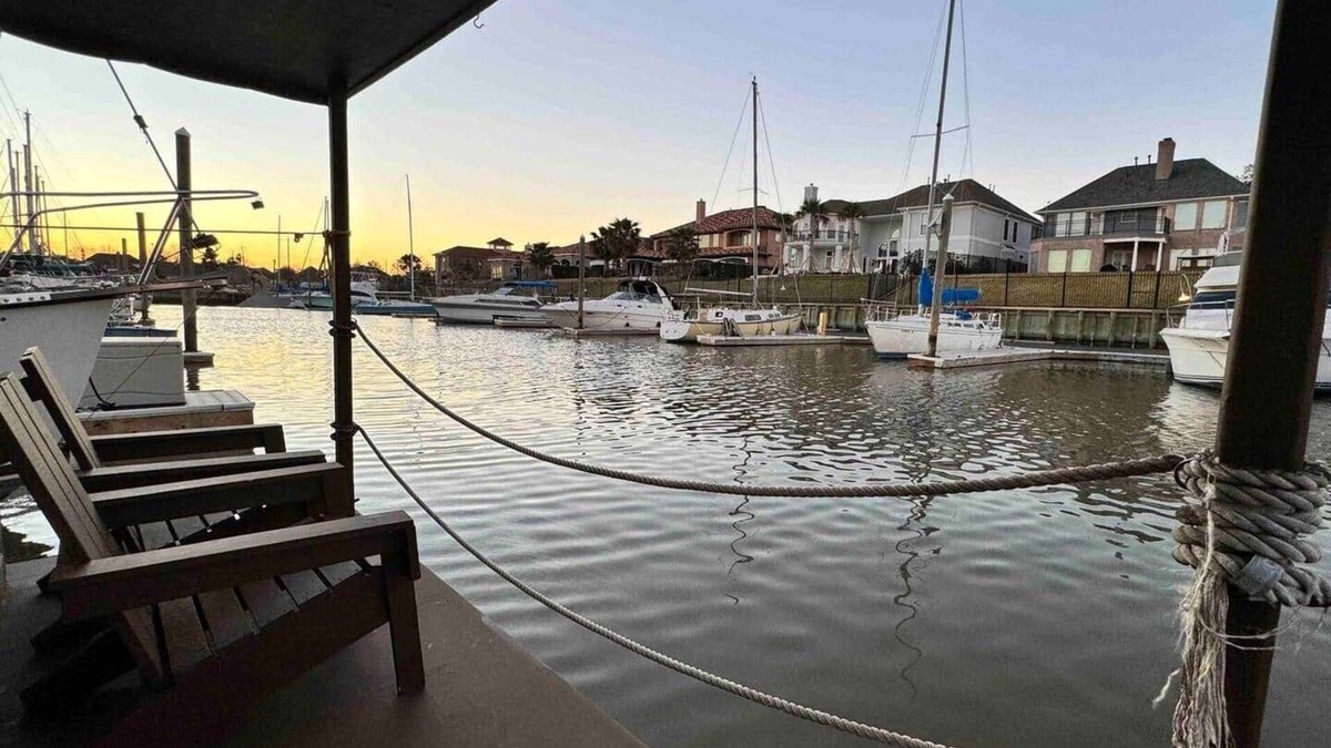Kemah House | The Pirate Paradise Boat