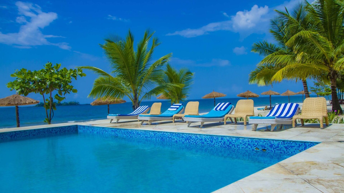 Tokeh Hotel | The Place Resort at Tokeh Beach