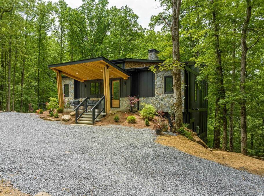 Ellijay House | The Playground- NEW modern luxury home on creek!
