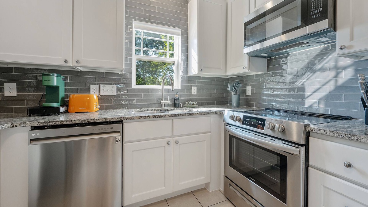 Southeast Raleigh House | The Pluma: Chic & Cozy near DT