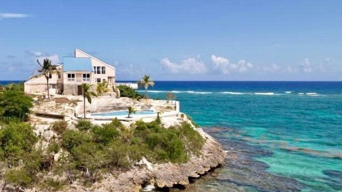 Port Howe House | The Point House Luxury 5 bedroom Oceanfront Villa with Cliffside Pool, Kayaks