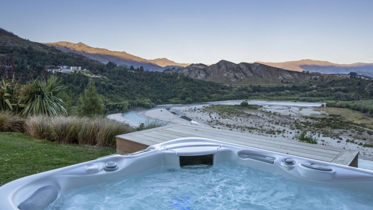 Arthur's Point House | The Point - Villa by the river