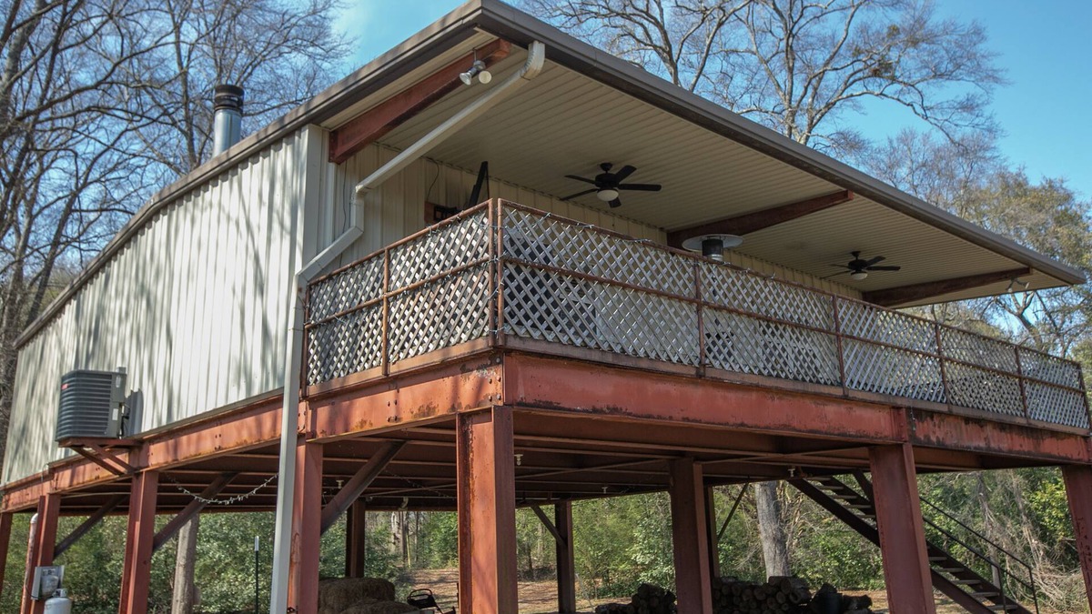 Columbus House | The Poker Club on the Island