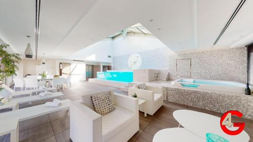 Cannes City Centre Apartment | THE POOL HOUSE Cannes