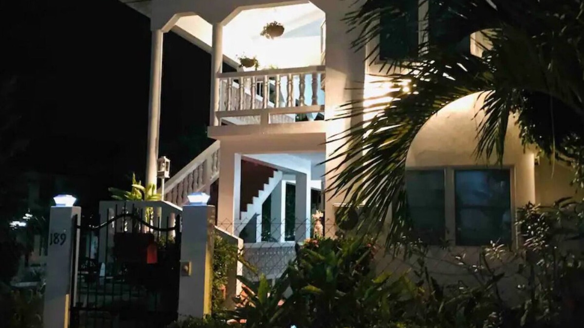 Crown Point House | The Poolside Pad