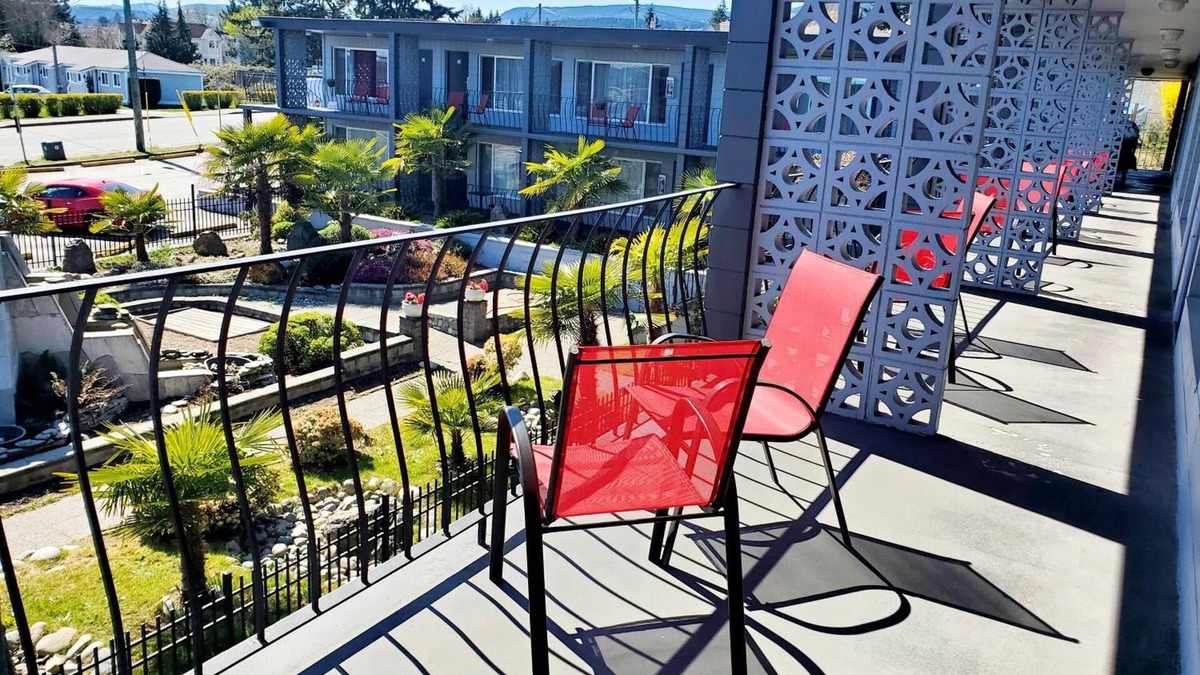 Regional District of Nanaimo Hotel | The Port-O-Call Inn & Suites