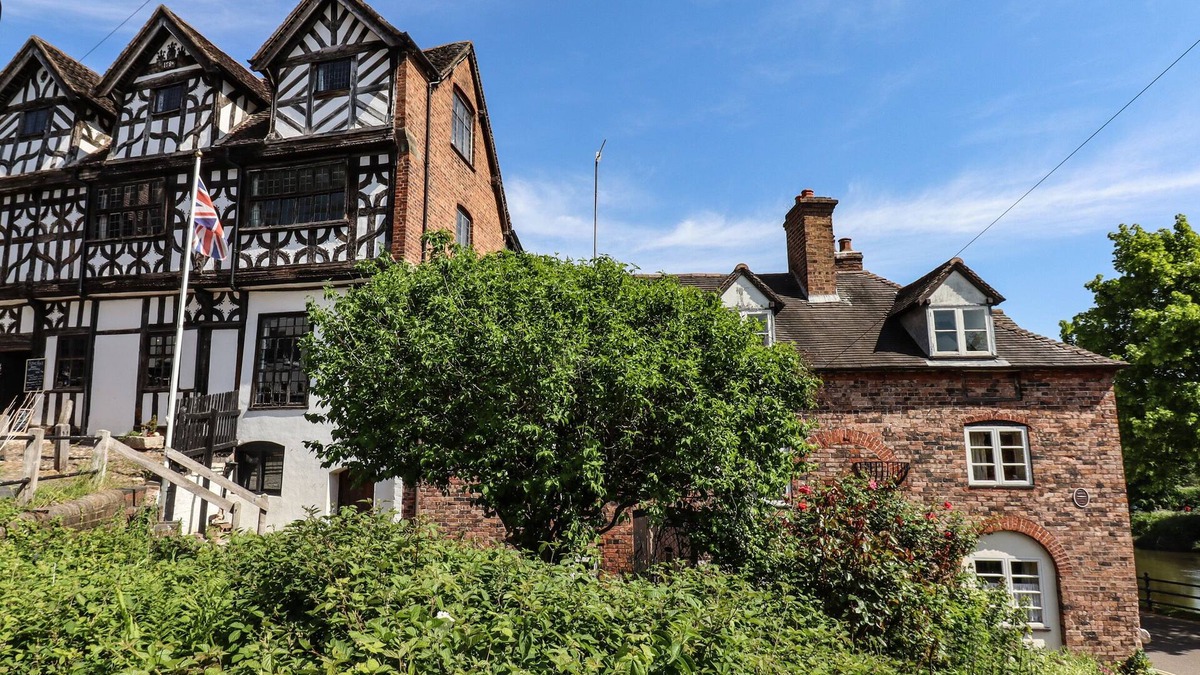Bridgnorth Cottage | The Postage Stamp