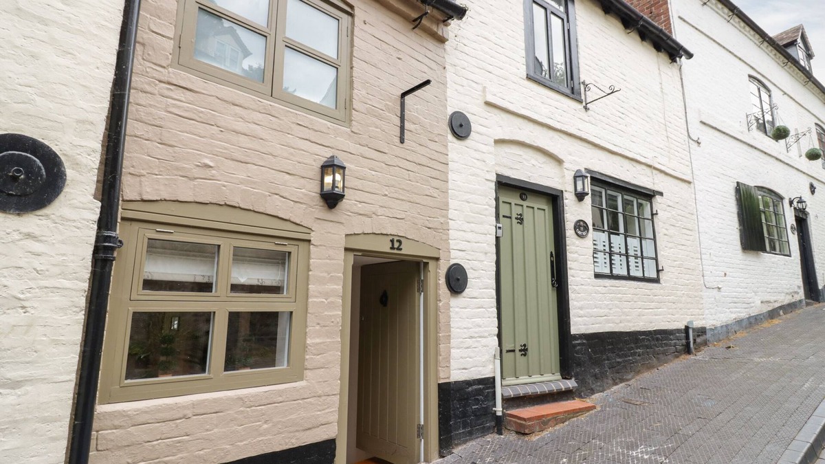 Bridgnorth House | THE POSTAGE STAMP, romantic, character holiday cottage in Bridgnorth