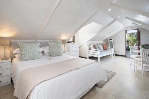 Hermanus Bed & Breakfast | The Potting Shed Guest House