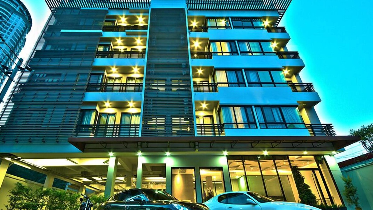 Sathorn Hotel | The Present Sathorn