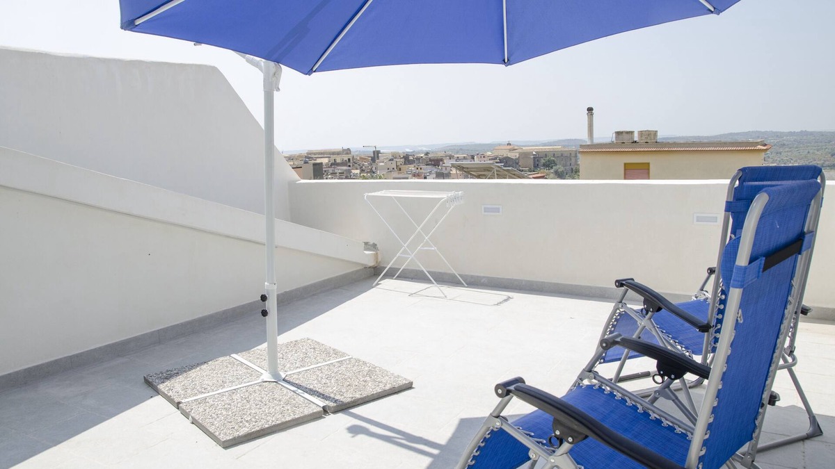 Noto Historic Centre House | The property is part of a completely renovated 50s building