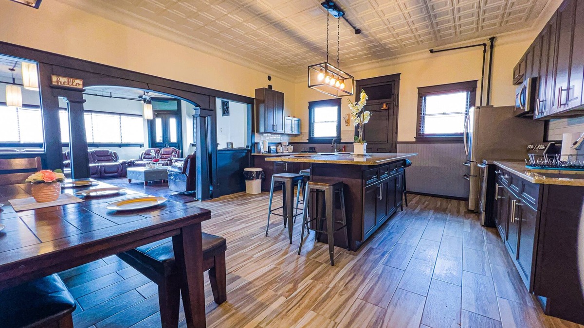 Niagara Falls Apartment | The Pub with Private Yard & Parking, Near the Falls & Casino by Niagara Hospitality